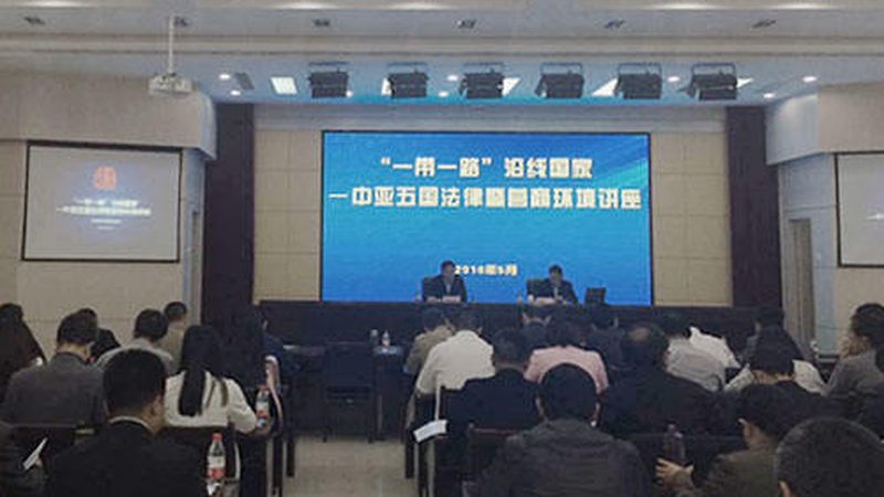 管理咨询公司加盟与传统加盟：本质差异与选择要点